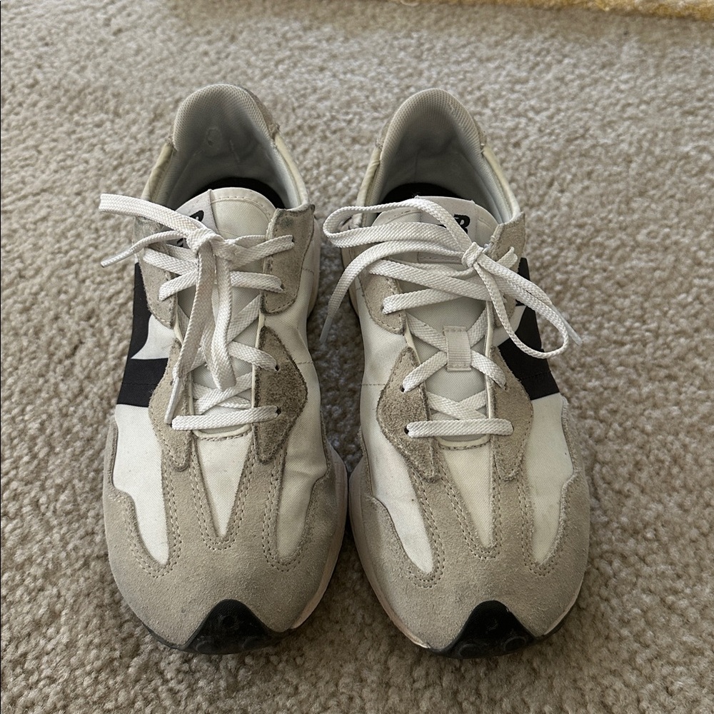New Balance 327. Men's White and Black Athletic Sneakers.